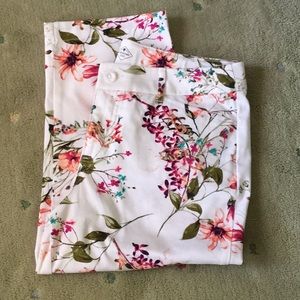 St. John’s Bay Peddle Pushers SZ 10